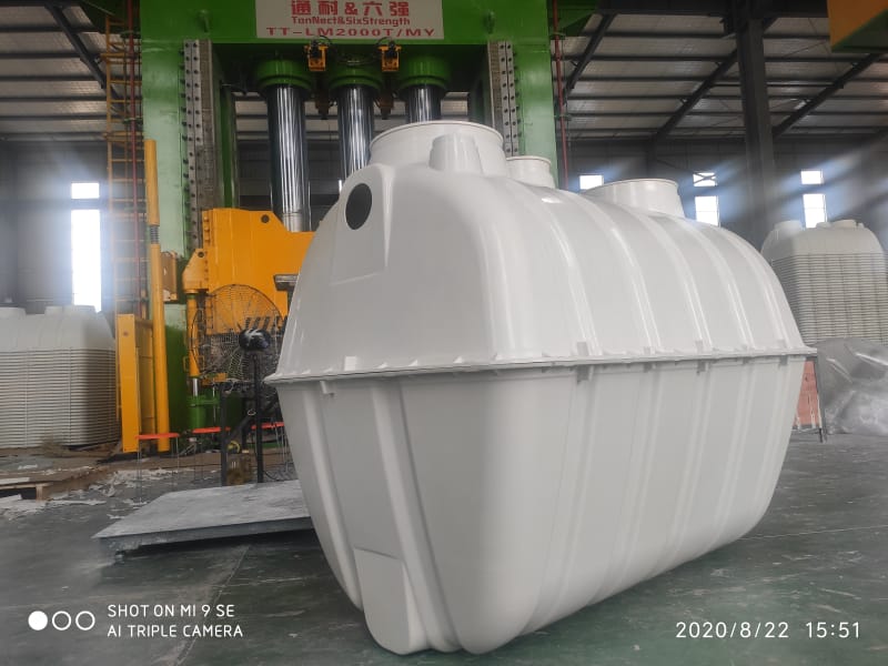 Fiberglass septic tank1